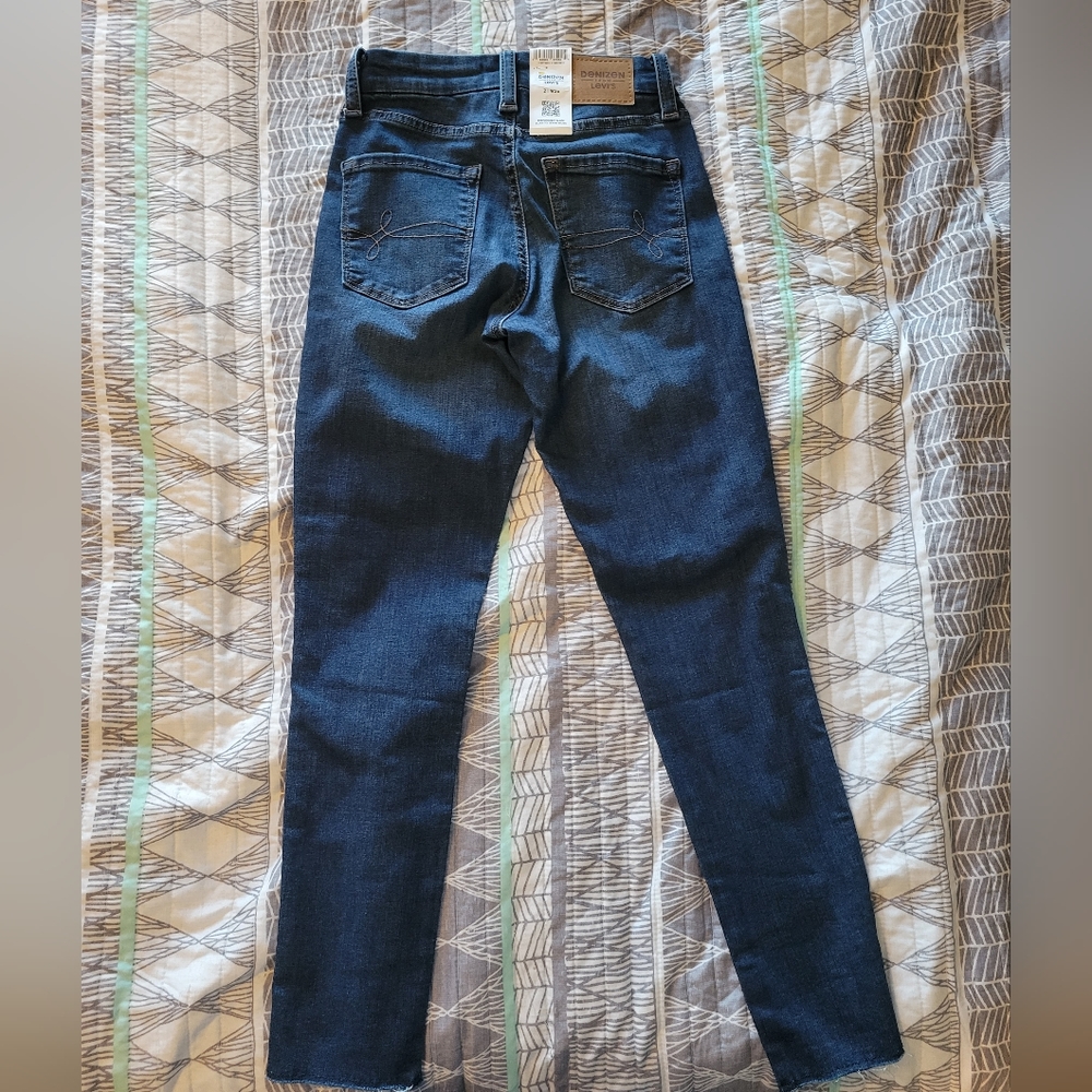 NWT Denizen Levi's High Rise Women Jeans - Dark Blue - Picture 4 of 5